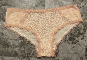 NWT BODY BY VICTORIA'S SECRET M BEIGE LEOPARD SMOOTH LACE RARE HIPHUGGER PANTIES - Picture 1 of 3