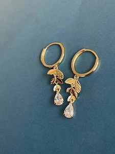 Pendientes de oro amarillo de 9 quilates en forma de pera y aros de hoja - Imagen 1 de 8