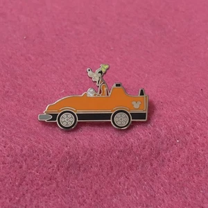 Spilla Auto Disney Nascosto Topolino Pippo Arancione  - Foto 1 di 2