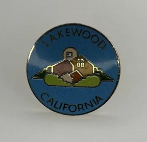 Lakewood California Pin Pinback / Tourist Travel Souvenir - Bild 1 von 3