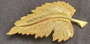 Vintage Estate Goldtone Metal Leaf Brooch Pin 2-1/4" - Bild 1 von 3