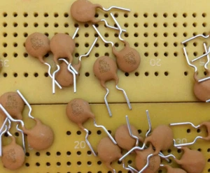 10nF 100Vdc Ceramic Leaded Capacitor +80-20% Vishay Z5U Dielectric Multi Qty - Picture 1 of 2