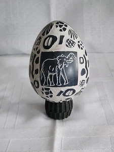 Huevo de piedra tallado hecho a mano KENIA de colección grabado y pintado elefante y diseños - Imagen 1 de 12