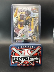 2024 Bowman's Best - Top Prospects Leo De Vries #TP-18 Refractor (RC) - Picture 1 of 2