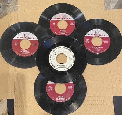 The Chordettes lot (5)  Mr. Sandman plus others on Cadence label 45 rpm - Image 1 of 2