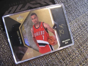 2006-07 Brandon Roy Trail Blazers UD Black Swatch RC Rookie GOLD Ink Auto #15/15 - Bild 1 von 9