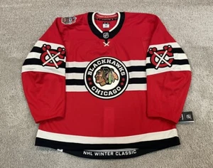 Camiseta deportiva profesional auténtica 58 Chicago Blackhawks Red Fanatics WINTER CLASSIC MIC 2025 - Imagen 1 de 12
