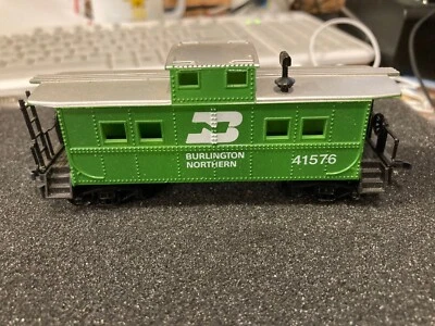 HO SCALE LIFE-LIKE BURLINGTON CABOOSE - Image 1 of 4