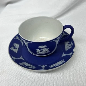 Taza y platillo de té azul oscuro Wedgwood England Jasperware - Imagen 1 de 10