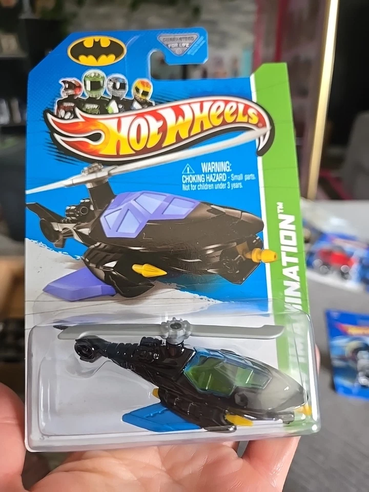 Hot Wheels #64 HW Imagination Batcopter 2013 negro/azul ventana azul con rotor gris Foto 1 de 4