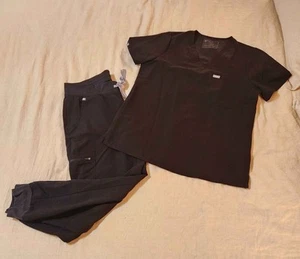 FIGS SCRUBS - Picture 1 of 6