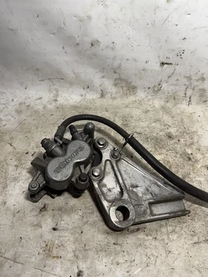 2002 Kawasaki ZR-7S conjunto de mangueira de montagem pinça de freio traseira OEM - Imagem 1 de 4