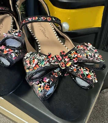 Pisos Betty Johnson Estampado Floral Talla 8.5 Hechos en Italia Foto 1 de 4