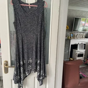 Ladies Size 16 Dress - Picture 1 of 7