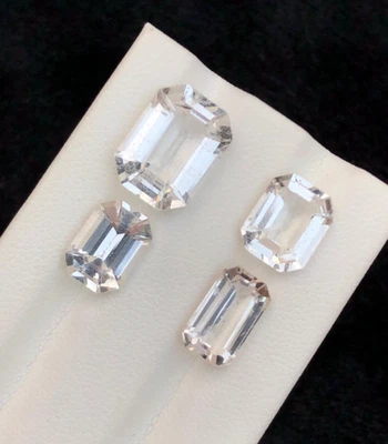 Lote Topacio Amarillo Corte Natural 13,93 CT Piedras Preciosas Sueltas Forma Esmeralda de Pakistán. Foto 1 de 4