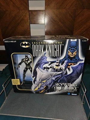 Bicicleta de calle Kenner Batman Legends of the Dark Knight Skywing 1996 de colección sellada nueva en caja Foto 1 de 4