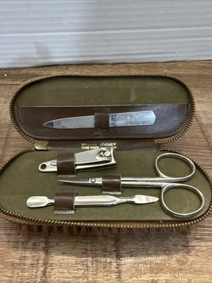 Juego de 5 piezas de kit de aseo de viaje de cuero con cepillo para brillo de zapatos vintage hecho en Austria Foto 1 de 4