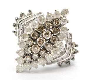 Anillo de oro blanco de 10k con racimo de diamantes redondo de cóctel marrón champán Estate talla 7 - Imagen 1 de 9