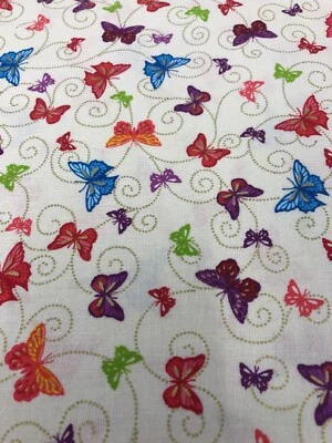 Makower - #261 Dotty Scroll Schmetterling - cremefarbener Hintergrund 100 % Baumwolle - mal 1/4 m