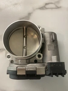 Mercedes Benz Trottle Body ML350, E, GLK, C, GL 2012-2016 OEM A2761410125 - Picture 1 of 6