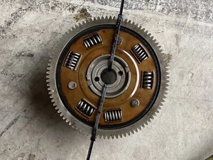 1977 SUZUKI GS550E COMPLETE CLUTCH BASKET HUB - Picture 1 of 2