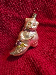 Inge Glas deutscher Weihnachtsschmuck - Kätzchen im viktorianischen Schuh - Bild 1 von 2