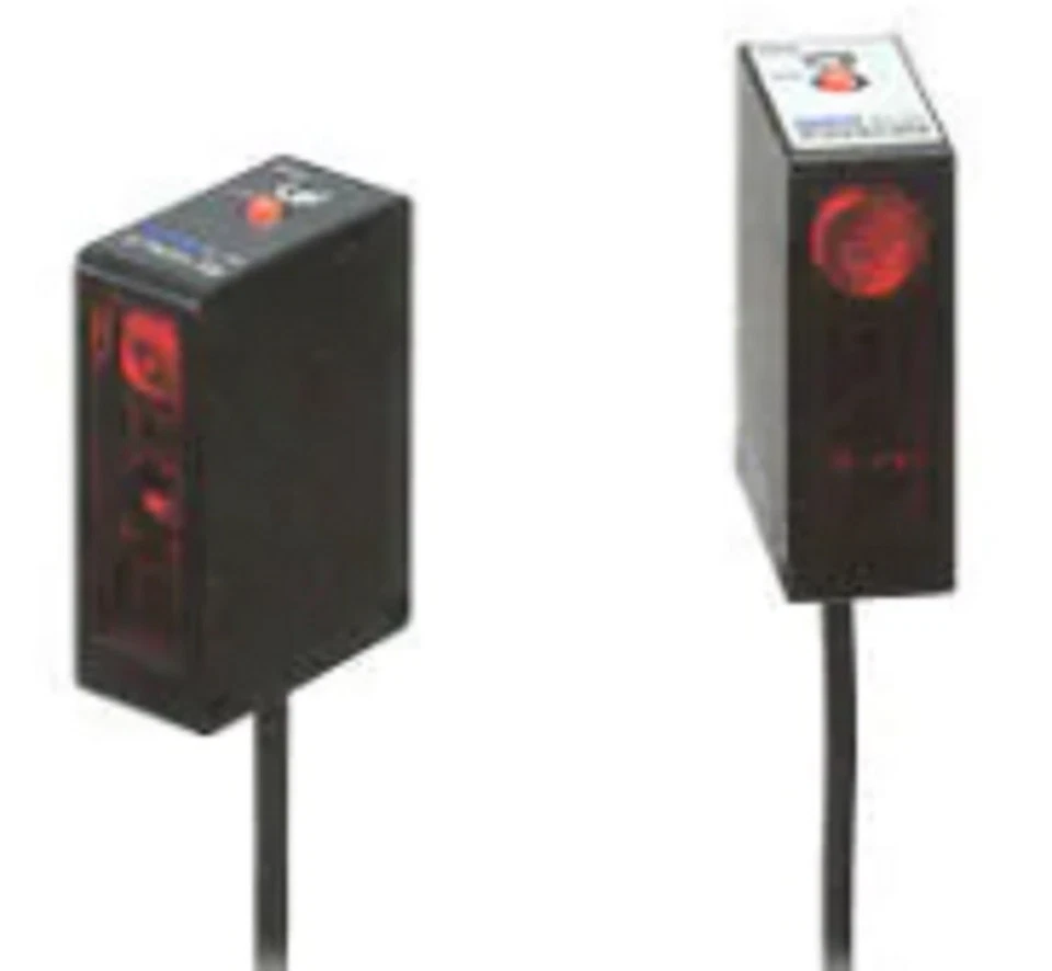Keyence PK-72 Fixed-Distance Photoelectric Sensor, Main Unit, Long-Distance Type - Image 1 of 1