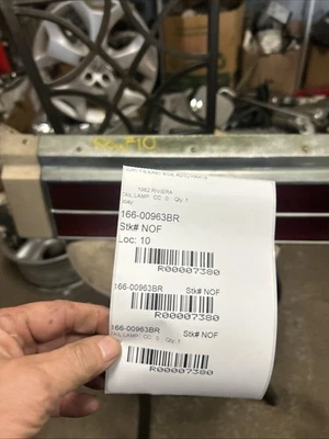 Luz trasera de pasajero Buick Riviera 1980-82 se adapta de 80 a 85 Foto 1 de 3