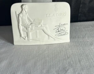 Targa Lladro DAISA Bisque Opaca 1985 Società Collezionisti Don Chisciotte Firmata - Foto 1 di 11