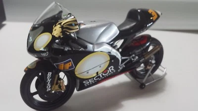 Marco Melandri. Aprilia RSV250cc. GP2002.  Minichamps 1/12 - Image 1 of 4