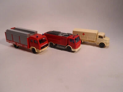 VTG WIKING RED MERCEDES BENZ & WHITE AMBULANCE & PRALINE RED FIRE ENGINE 1:87 HO - Image 1 of 4