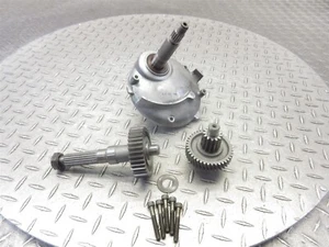 2006 04-09 Yamaha Vino 125 YJ125 Transmission Gear Shaft Case Cover Assembly - Picture 1 of 11