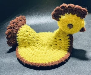 Vtg Handmade 1960s Crochet Teapot Cover Kitschy Chicken Hen Decor Yellow Brown - Picture 1 of 10