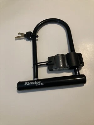 Master Lock Keyed U-Lock w/ Carrier Bracket 2 Keys Bicycle Bike 8170D * NEW * - Image 1 of 4
