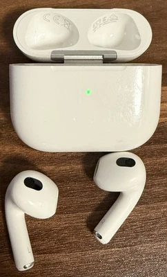Apple AirPods 3. Generation inkl. Ladecase - Bild 1 von 4