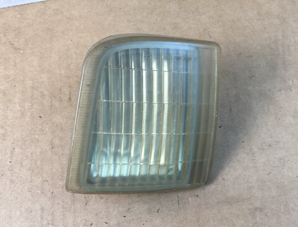 1995-2005 Chevrolet Astro Right Passenger Side Corner/Park Marker Light OEM - Image 1 of 4