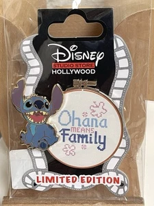 Prendedor punto de cruz Disney DSSH DSF Stitch "Ohana significa familia" LE 400 - Imagen 1 de 2