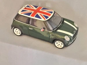 1:18 KYOSHO MINI COOPER GREEN WITH WHITE STRIPES UNION JACK 08552GUK - Picture 1 of 12