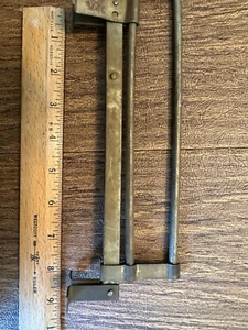 Percha de metal de latón antiguo herrajes para armario - Imagen 1 de 12