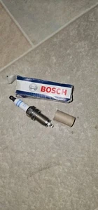 Genuine Fiat/Lancia/Alfa Romeo spark plug 0242236530 - Picture 1 of 1