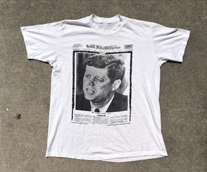 Camiseta De Colección Años 80 John F. Kennedy Asesinato Periódico Artículo Talla L - Imagen 1 de 10