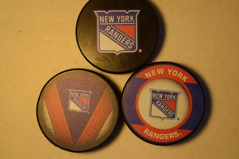 Koimex New York Rangers 18 Official NHL Licensed Pucks Cover
