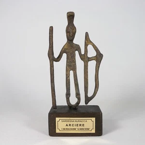 U614 SCULTURA NURAGICA BRONZETTO SARDO NURAGICO LA NUOVA FUCINA ARCIERE - Foto 1 di 9
