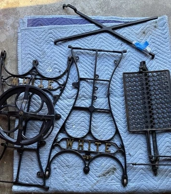 Antike LAUFFLÄCHEN NÄHMASCHINE GUSSEISEN UNTERGESTELL weiß Nähmaschine Co. - Bild 1 von 4