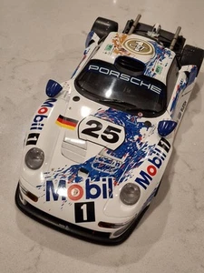 1/18 UT Porsche 911 993 GT1 #25 Le Mans 1996 - Picture 1 of 12