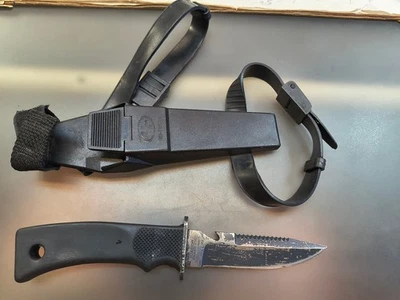 Cuchillo y funda de buceo Dacor con correas para las piernas hoja de acero inoxidable negro Foto 1 de 2