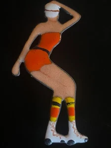 VTG 1970s Roller Skating Disco Dancing Girl Lady Woman Enamel Pin Brooch Jewelry - Picture 1 of 9