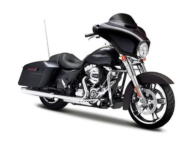 2015 Harley Davidson Street Glide Motorcycle 1:12 Scale Model - Maisto 32328 - Image 1 of 2