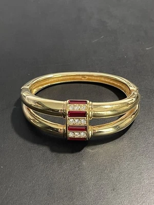 Pulseira articulada Swarovski retangular vermelha strass tom dourado logotipo cisne - Imagem 1 de 4