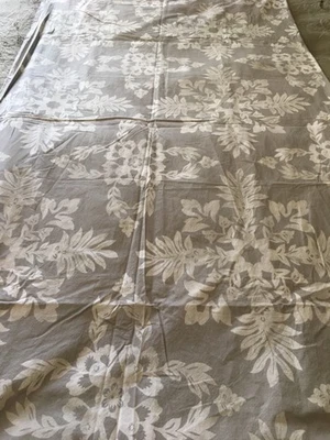 POTTERY BARN ~ CORTINA DE CHUVEIRO LANA ~ 72” X 72” ~ CINZA / BRANCO ~ FLORAL  - Imagem 1 de 4